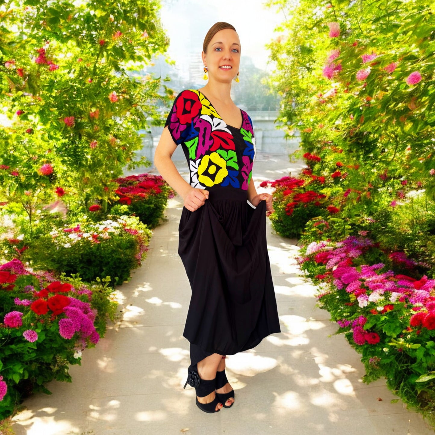Handbesticktes Kleid "Nora" aus Mexiko - schwarz-bunt