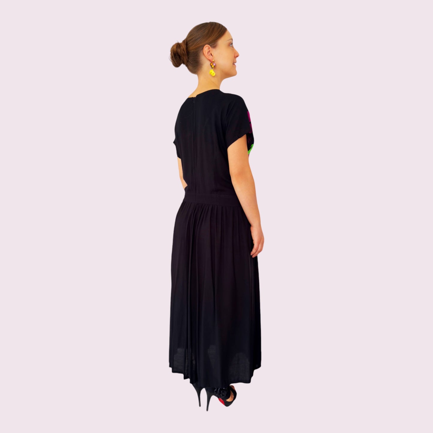 Handbesticktes Kleid "Nora" aus Mexiko - schwarz-bunt