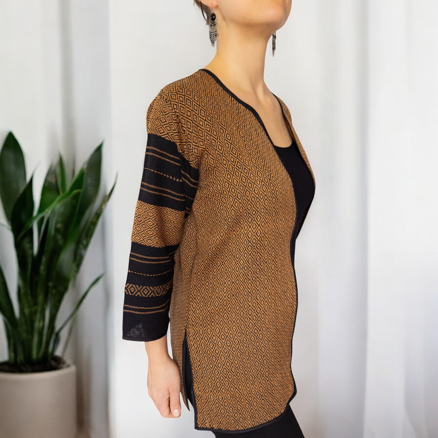 Gewebtes Sakko, Jacke "Cocol" aus Mexiko - beige-schwarz mit Saum