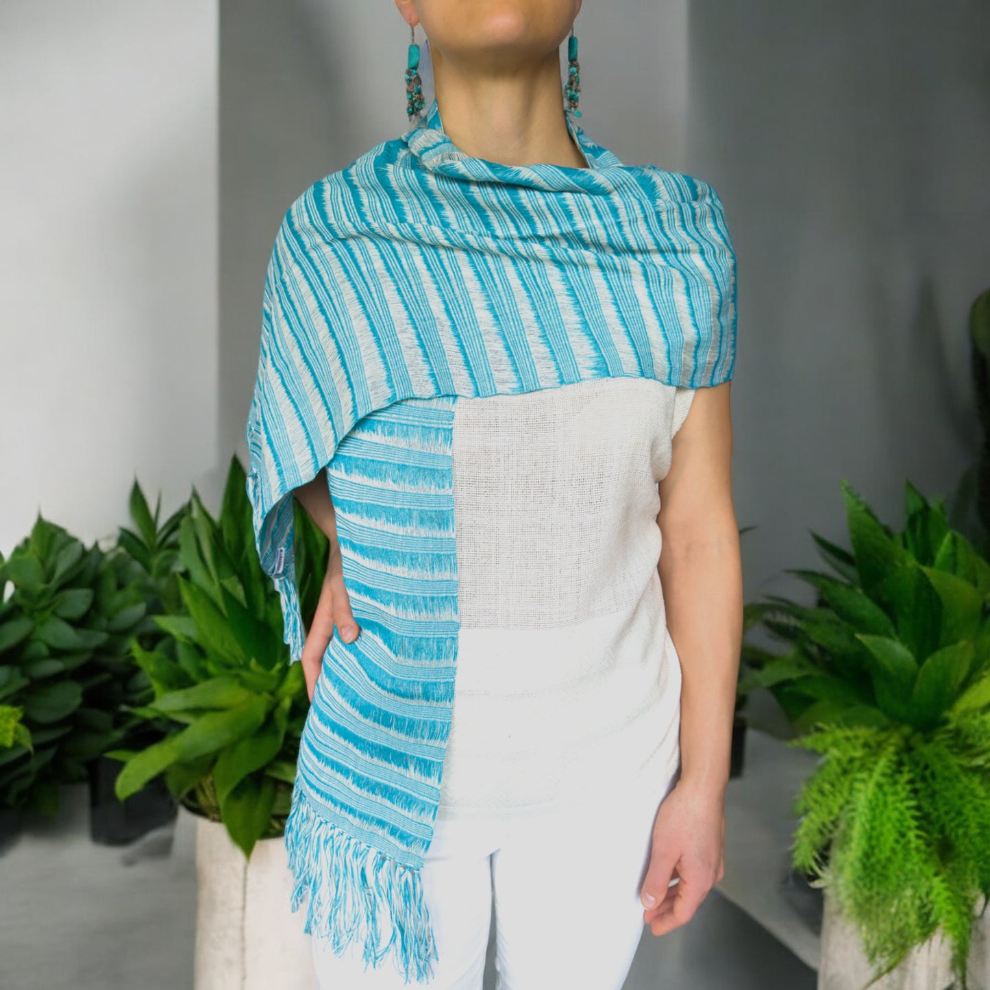 Gewebter Wendeschal "Lorena" aus Mexiko - hellblau-weiß